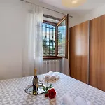 Residenza Jasmine Yellow Apartment